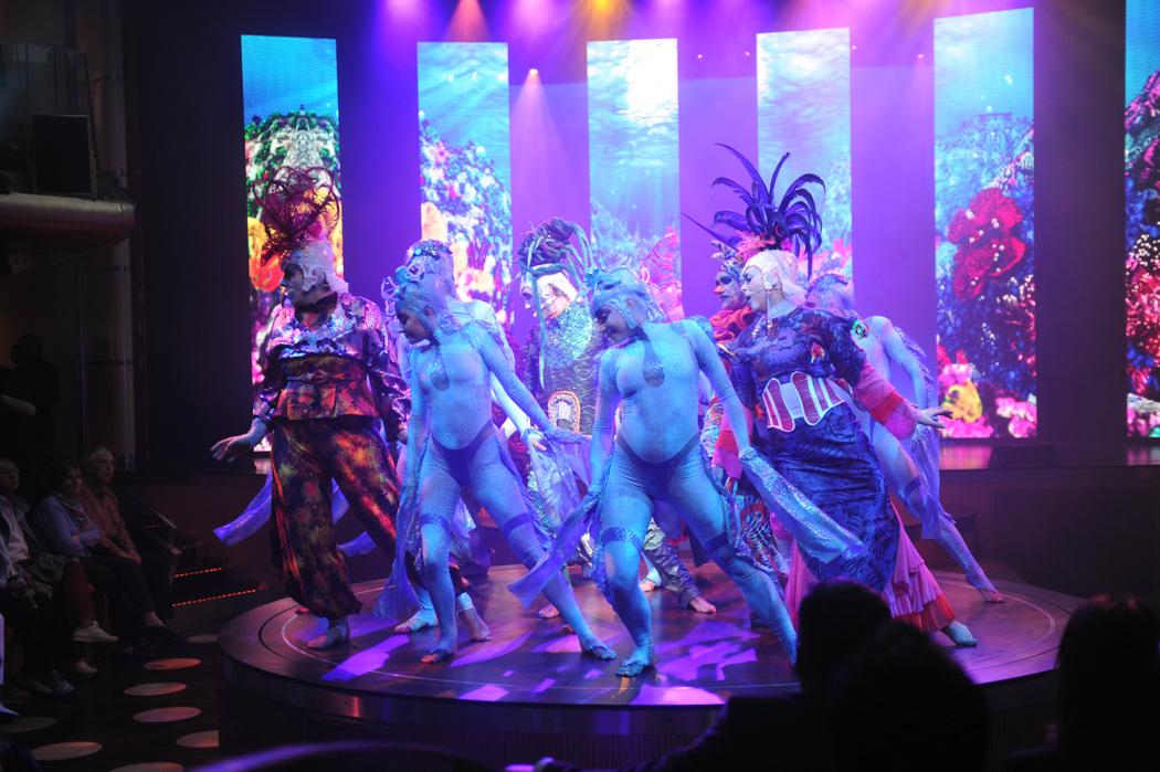 Spektakuläre Show auf der AIDA mar – "Kauri" wird aufgeführt. 