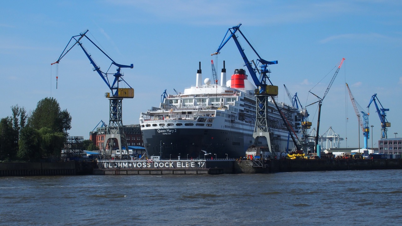 Queen Mary 2 im Dock 17 bei Blohm + Voss