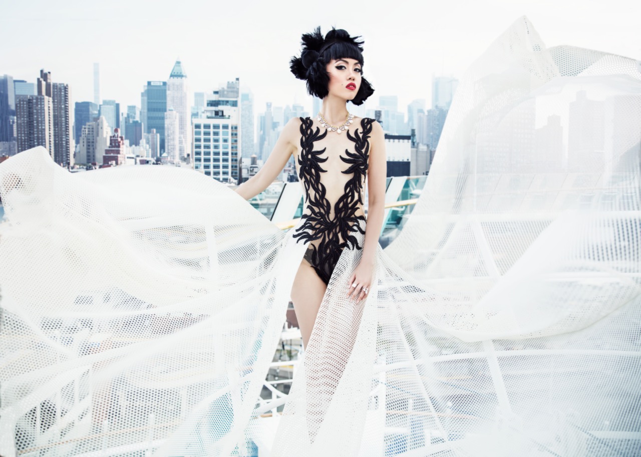 AIDA LUNA als Laufsteg: Fashion Show vor Manhattan